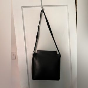 Everlane the Form bag black leather
